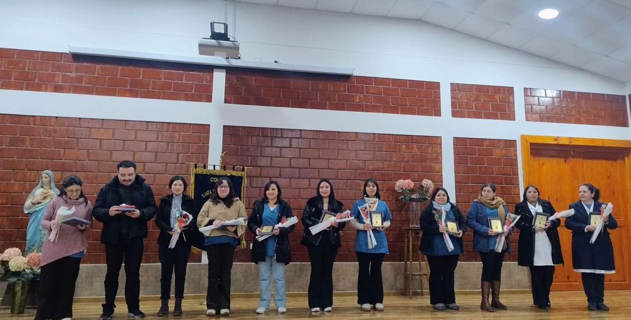 Nuestros profesores/as reciben un reconocimiento por su participación en la “Evaluación Docente 2025”